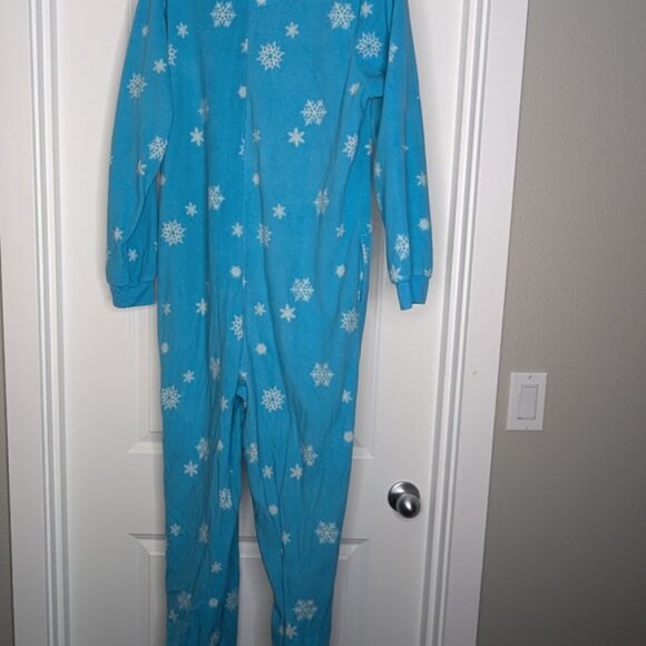 Nick & Nora Penguin and Snowflake One Piece PJ's Size Medium - Picture 3 of 3